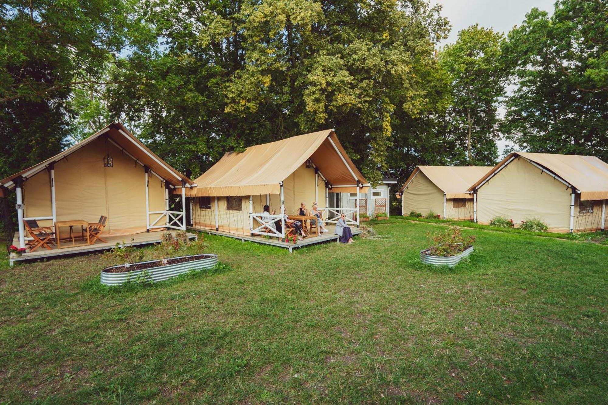 Mia Glamping Hotel Orissaare Luaran gambar