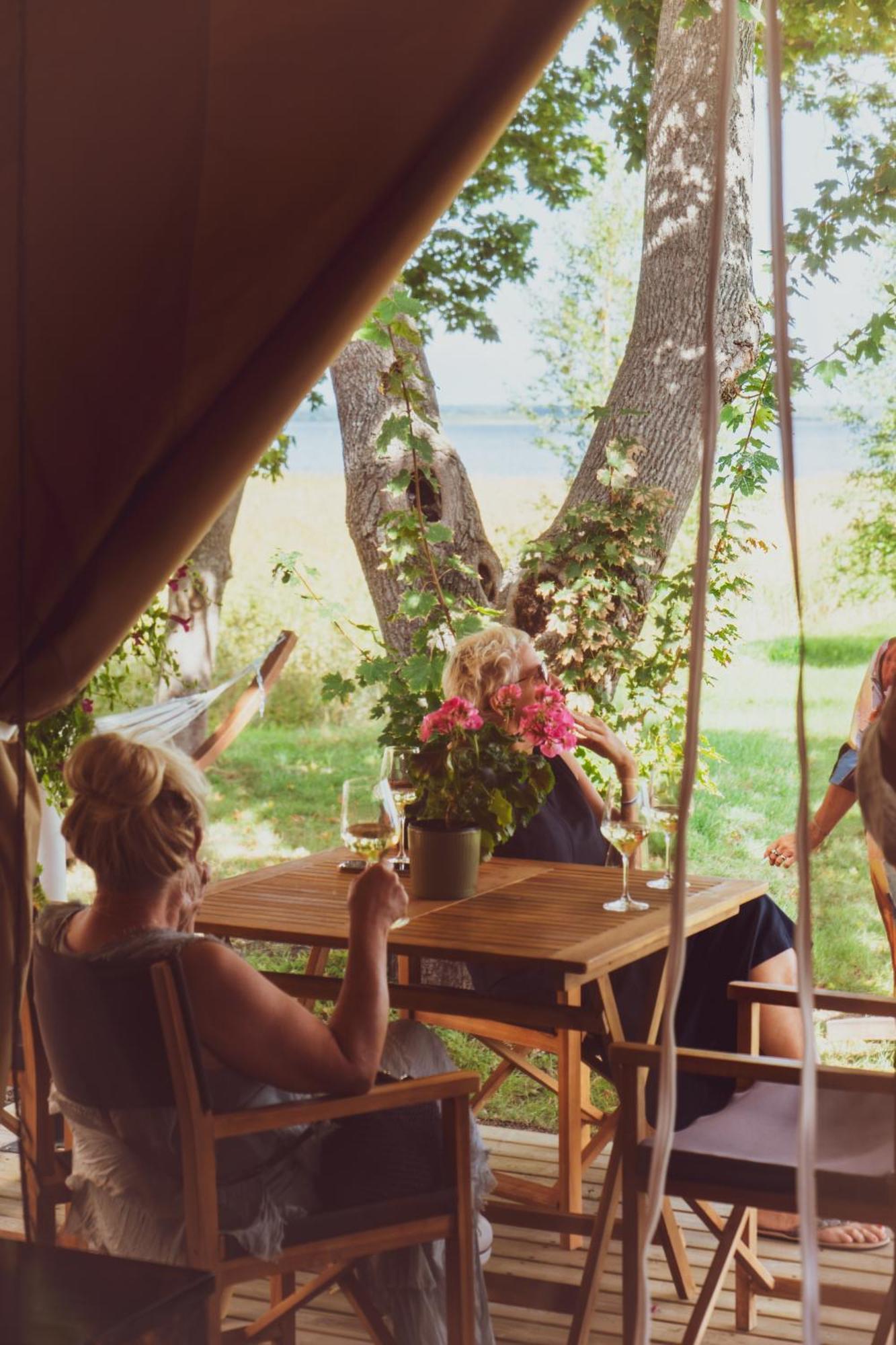 Mia Glamping Hotel Orissaare Luaran gambar